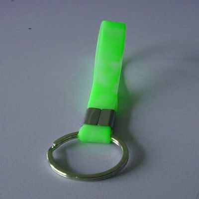 100% Silicone Pendants Promotional Keychain , Metal Accessories , Pantone Color